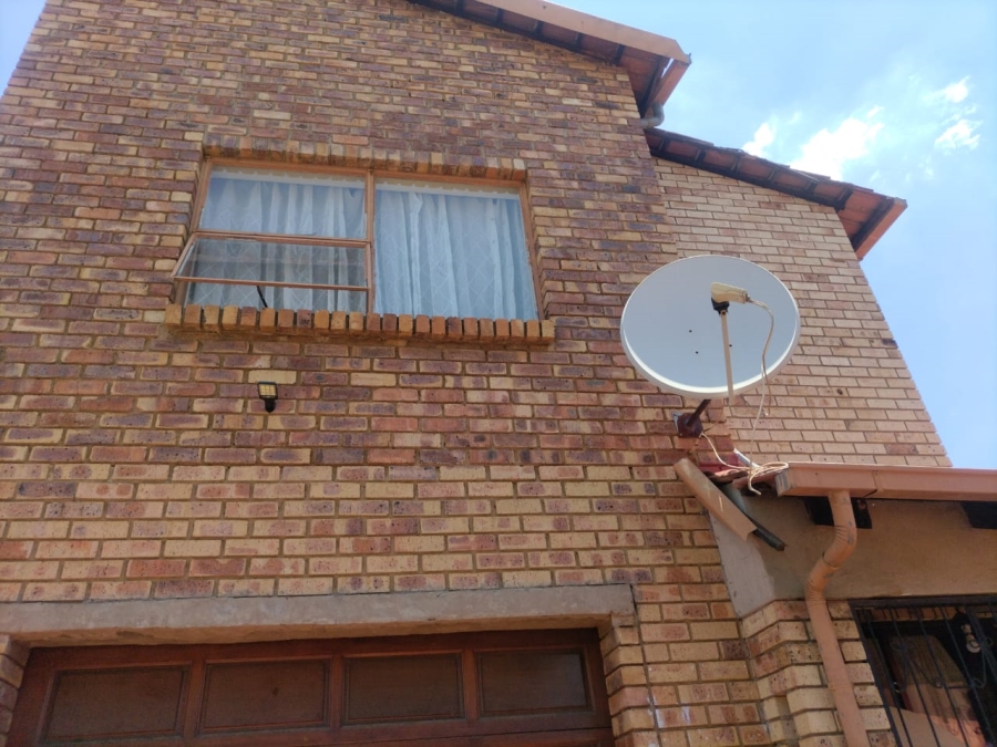 4 Bedroom Property for Sale in Geelhoutpark North West